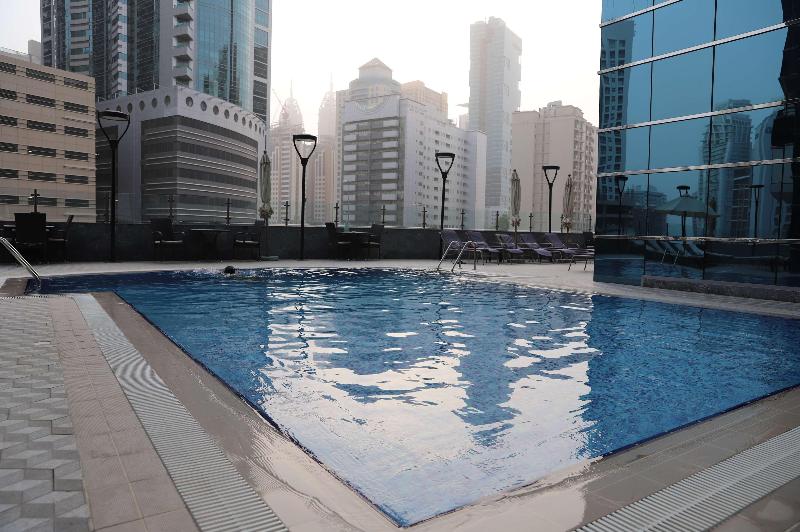 Golden Tulip Media Hotel - Havuz