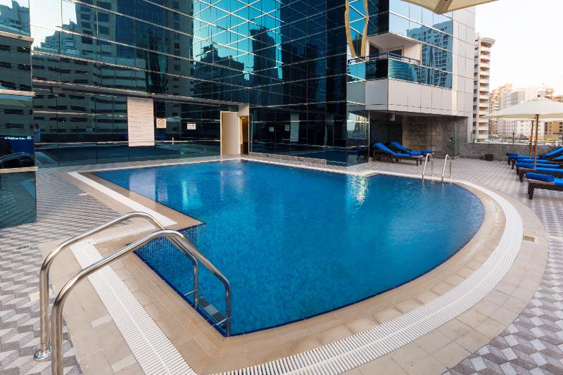 Golden Tulip Media Hotel - Havuz
