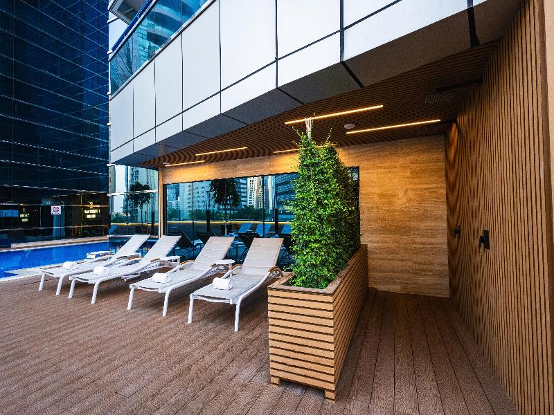 Golden Tulip Media Hotel - Havuz