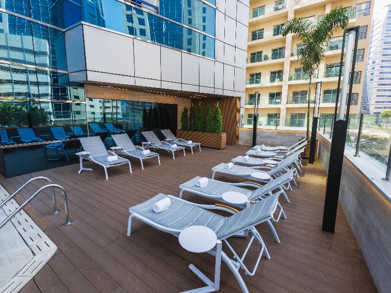 Golden Tulip Media Hotel - Havuz