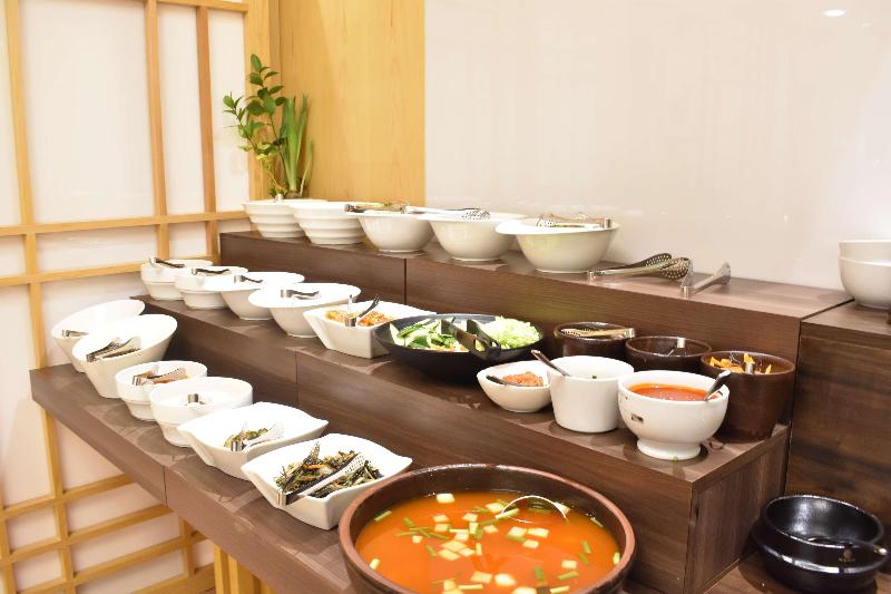 Golden Tulip Media Hotel - Restoran