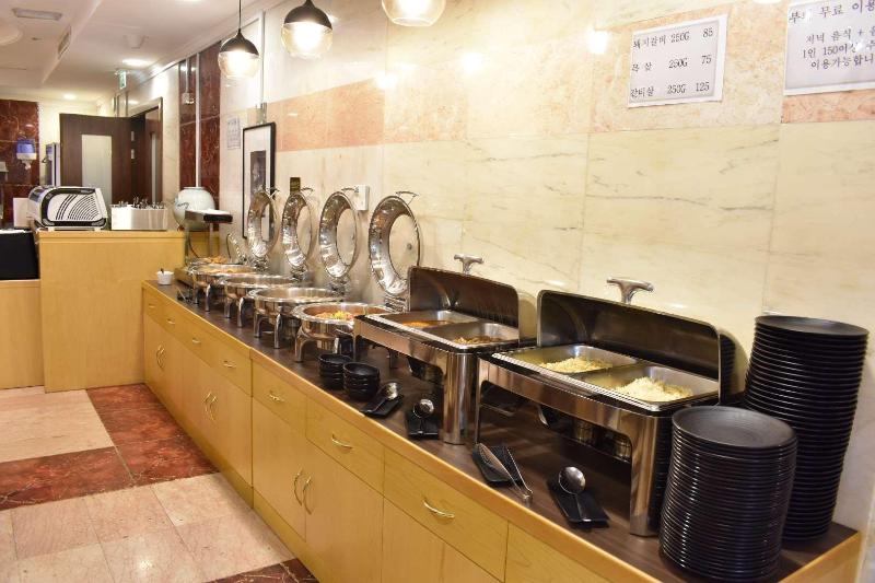 Golden Tulip Media Hotel - Restoran
