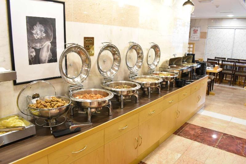 Golden Tulip Media Hotel - Restoran