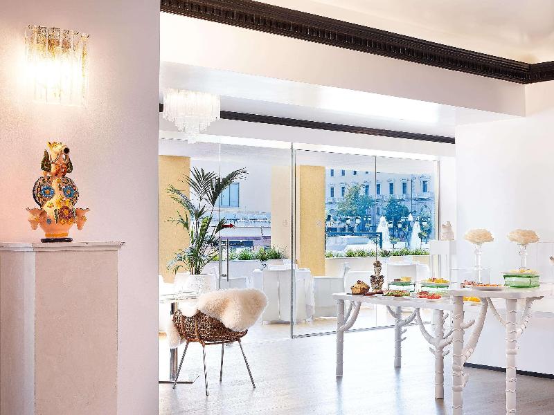 ATHENA, A Hotel to Live - Lobi