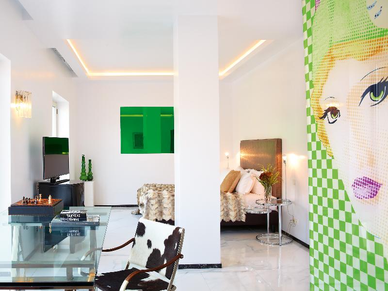 ATHENA, A Hotel to Live - Oda