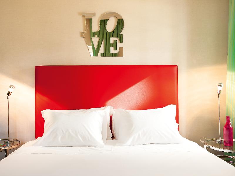 ATHENA, A Hotel to Live - Oda