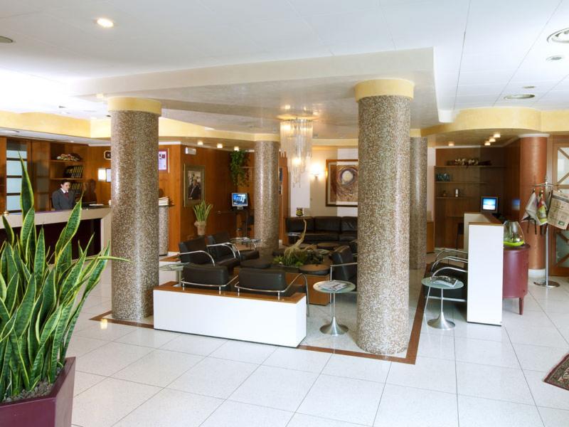 Castagna Palace Hotel & Restaurant - Lobi