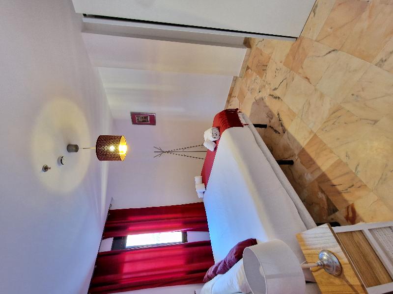 Hotel y Apartamentos Doña Lola - Oda