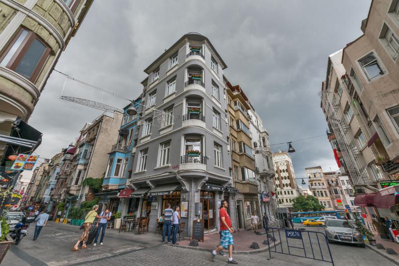 IQ Hotel - Genel