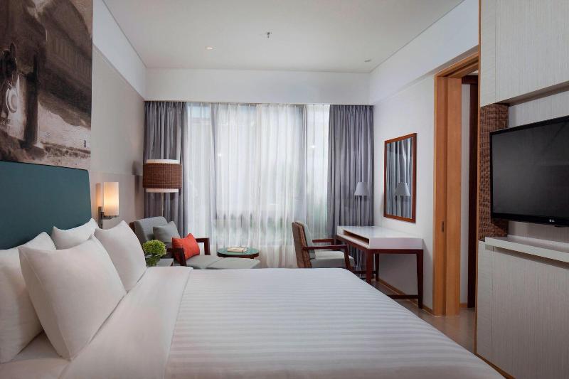 Courtyard Bali Seminyak Resort - Havuz