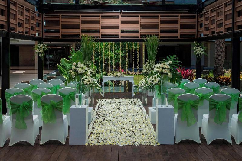 Courtyard Bali Seminyak Resort - Havuz