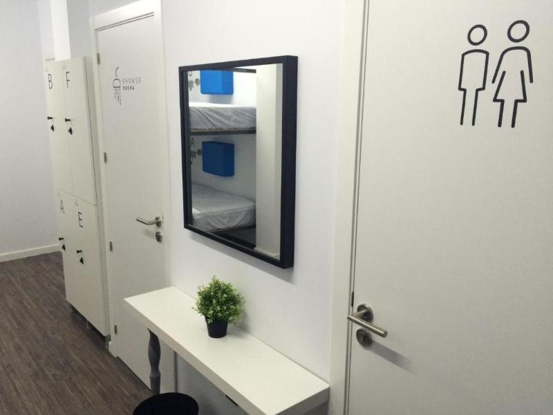 Chameleon Hostel Alicante - Oda