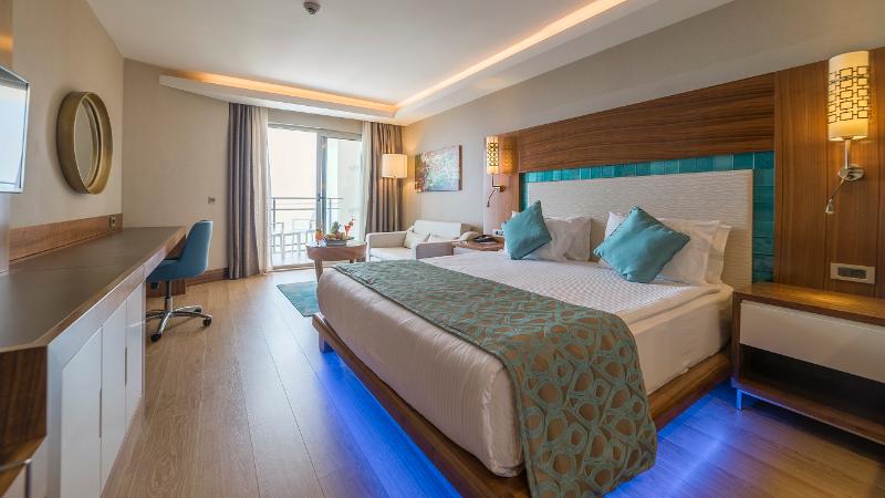 Ramada Resort By Wyndham Kusadasi - Oda