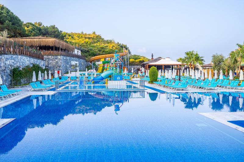 Ramada Resort By Wyndham Kusadasi - Havuz