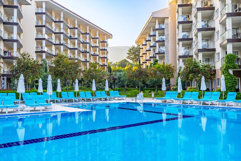 Ramada Resort By Wyndham Kusadasi - Havuz