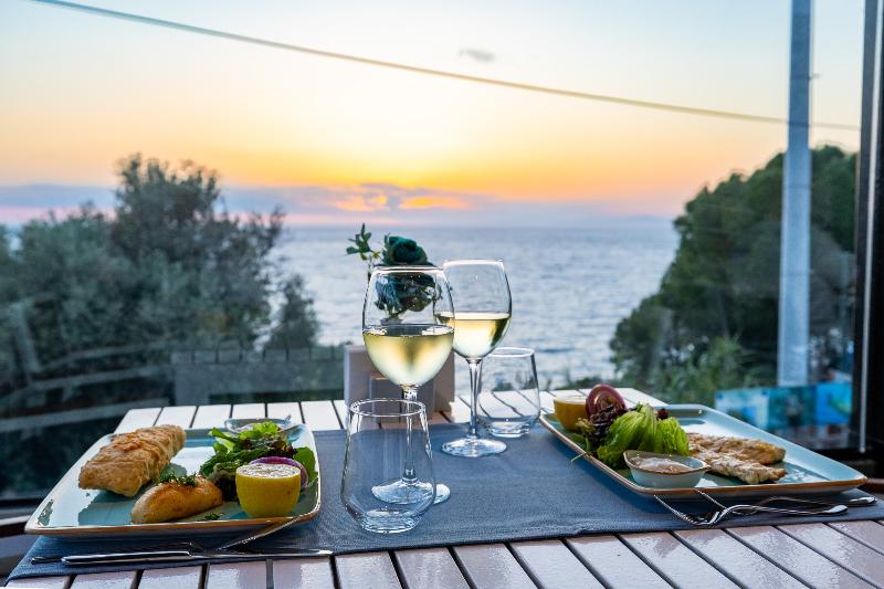Ramada Resort By Wyndham Kusadasi - Restoran