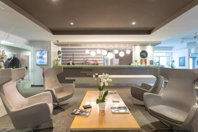 Living Place Hotel - Lobi
