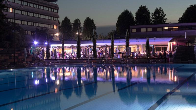 Living Place Hotel - Havuz