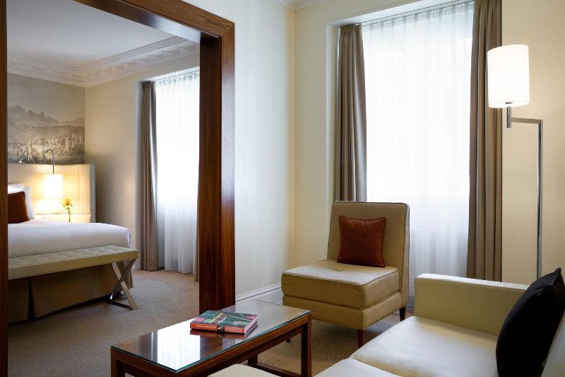 Renaissance Lucerne Hotel - Oda