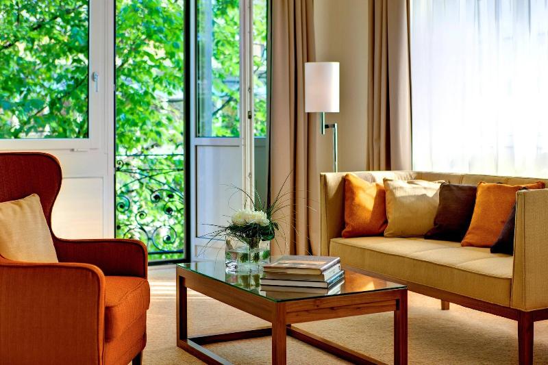 Renaissance Lucerne Hotel - Oda