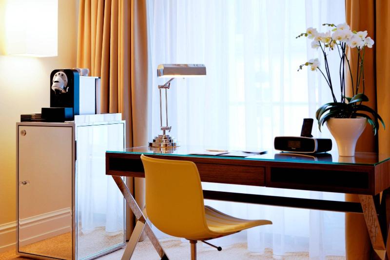 Renaissance Lucerne Hotel - Oda