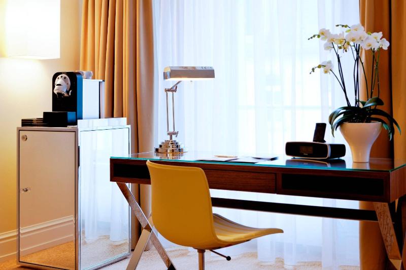 Renaissance Lucerne Hotel - Oda