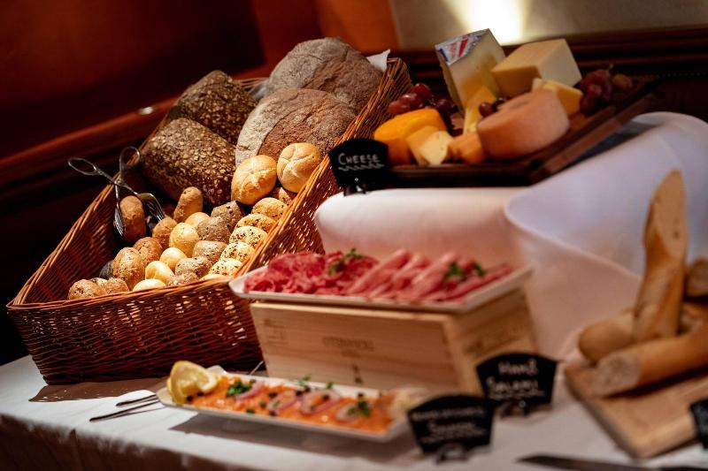 Renaissance Lucerne Hotel - Restoran