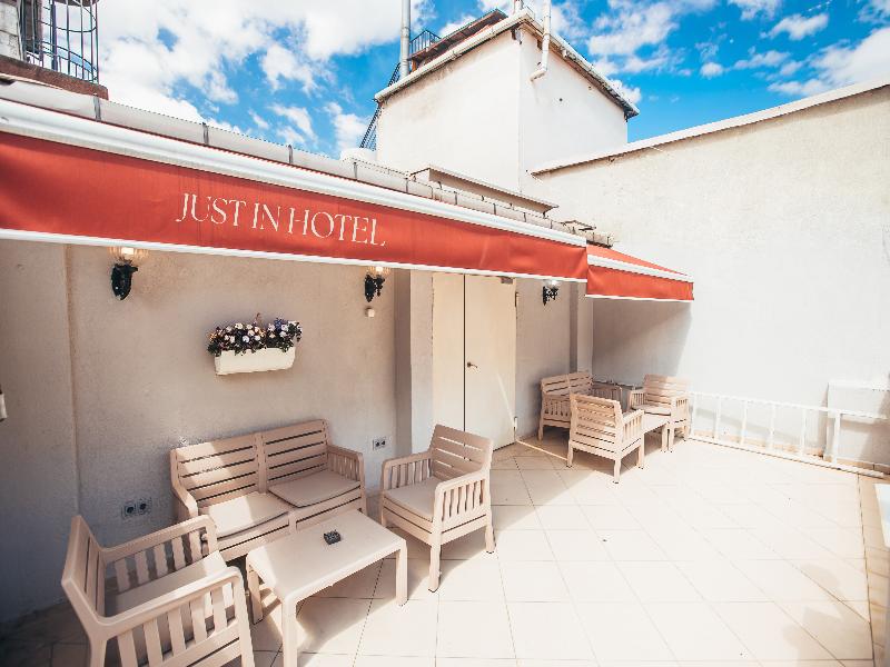 Just Inn Hotel - Teras