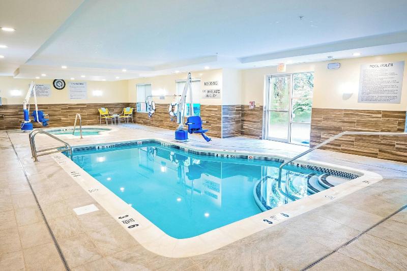 Fairfield Inn Medford Long Island - Havuz