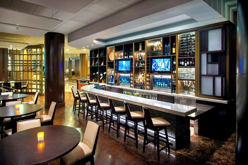 Teaneck Marriott at Glenpointe - Bar