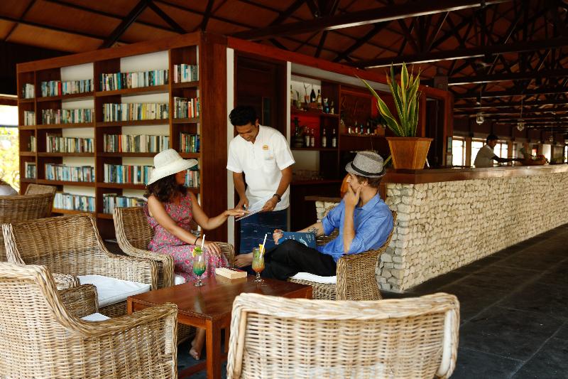 The Barefoot Eco Hotel - Bar