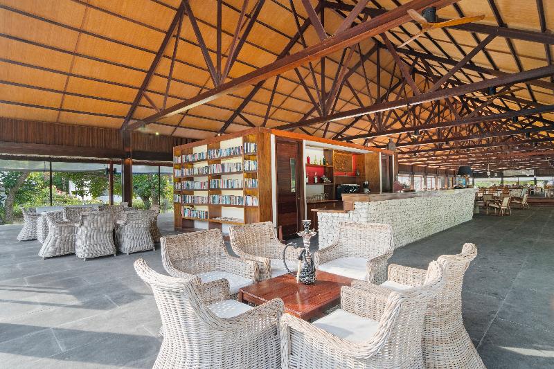 The Barefoot Eco Hotel - Bar