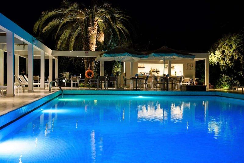 TRYP by Wyndham Corfu Dassia - Havuz