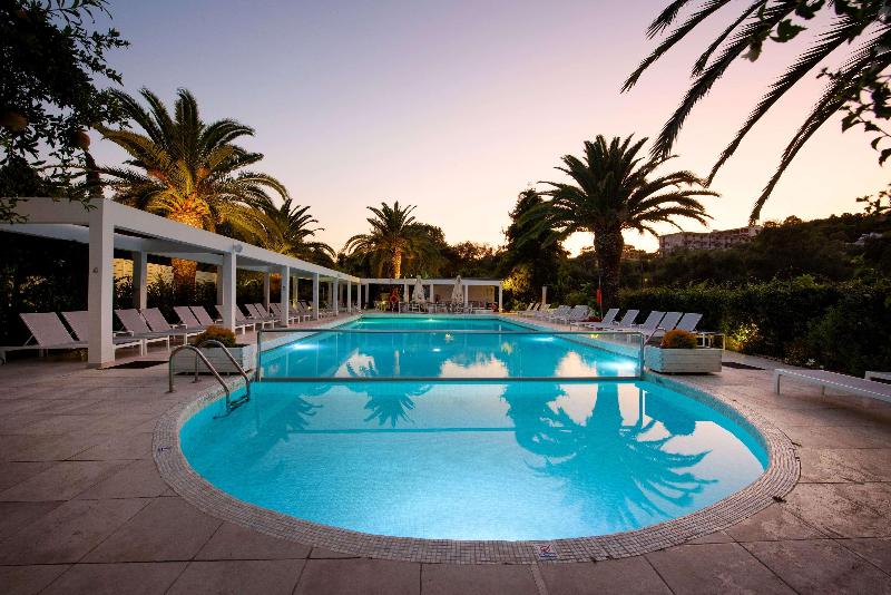TRYP by Wyndham Corfu Dassia - Havuz