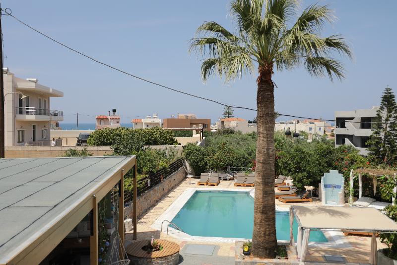 Maria Apartments "by Checkin" - Havuz