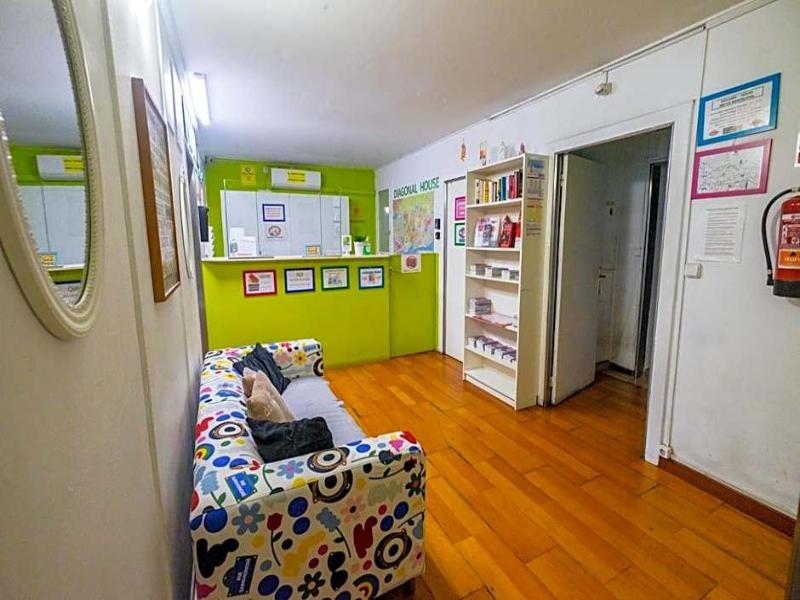 Diagonal House - Genel