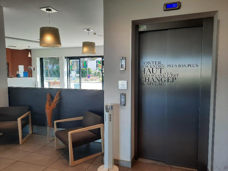 Holiday Inn Express Marseille Airport - Lobi