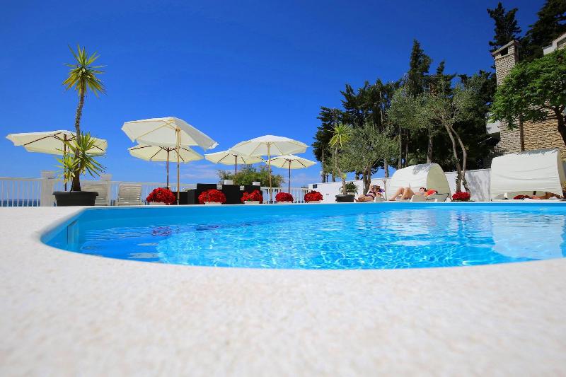 Villa Triana - Genel