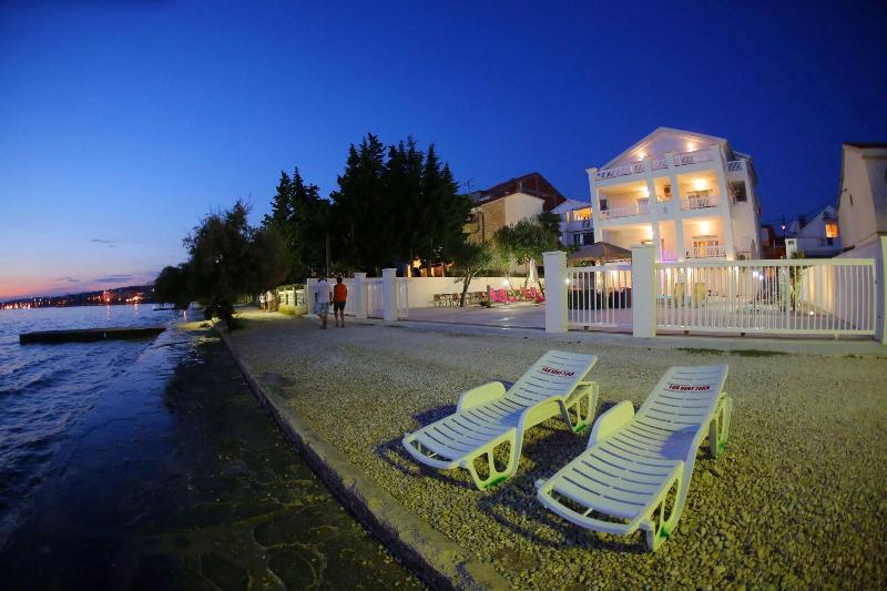 Villa Triana - Genel
