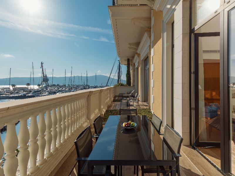 Regent Porto Montenegro Hotel - Oda