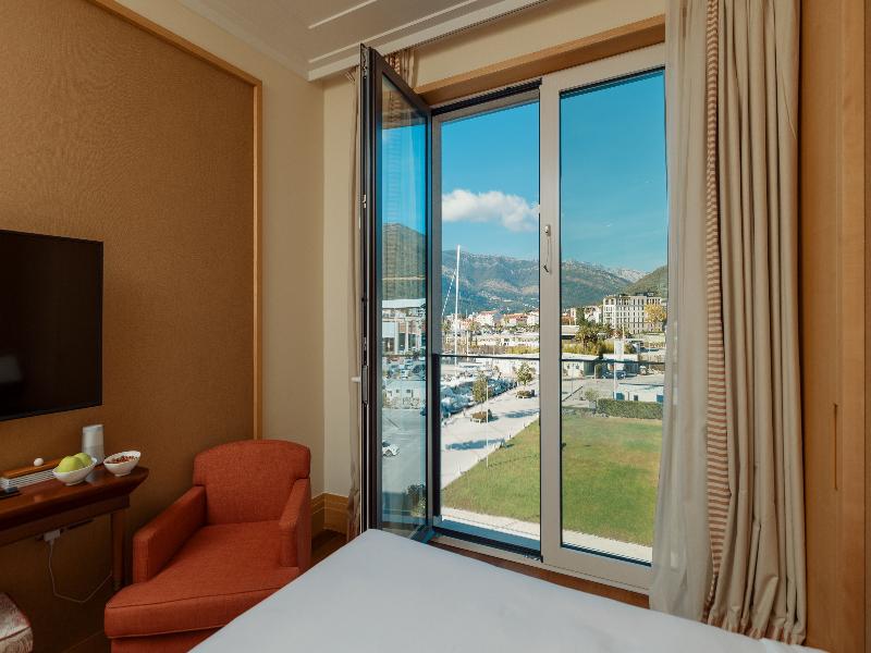 Regent Porto Montenegro Hotel - Oda