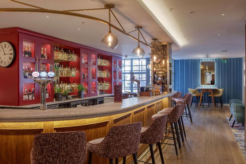 DoubleTree by Hilton Bath - Bar