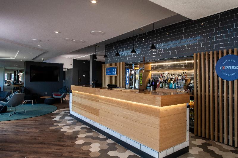Holiday Inn Express Edinburgh - City West - Bar