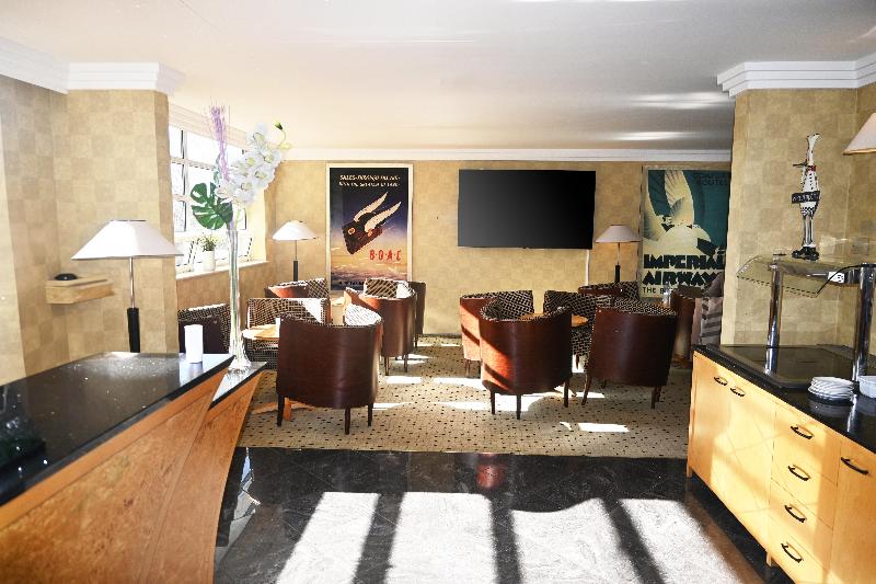 Crowne Plaza John Lennon Airport - Lobi