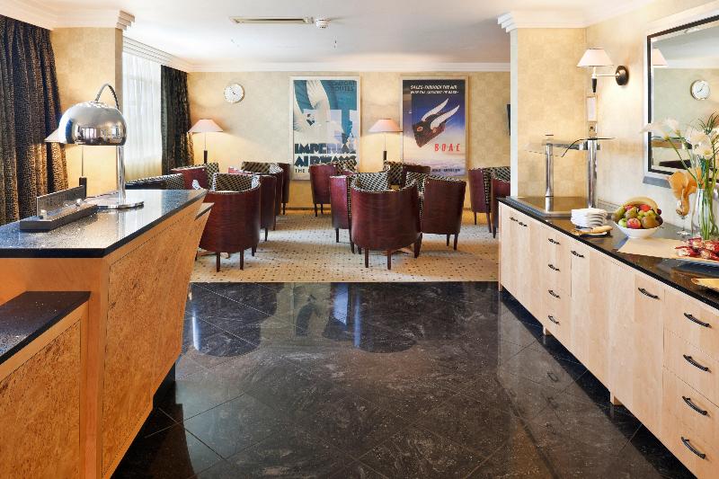 Crowne Plaza John Lennon Airport - Lobi