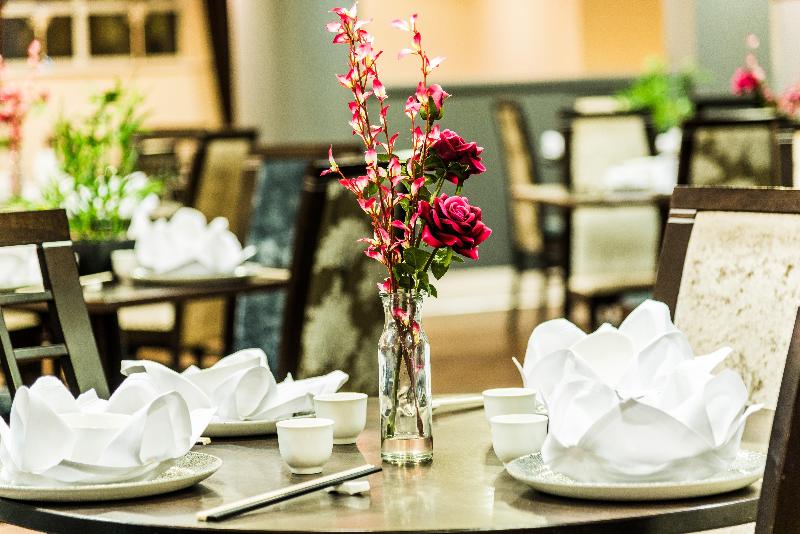 Crowne Plaza John Lennon Airport - Restoran