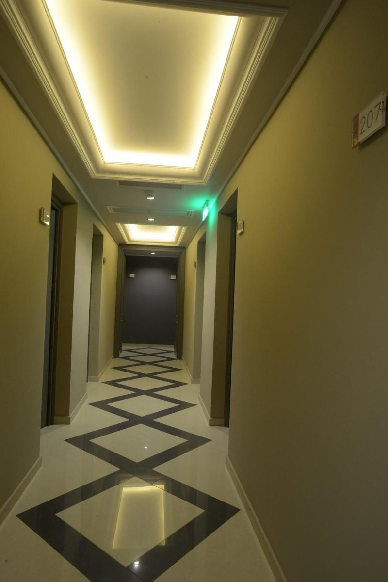 Theasis - Lobi