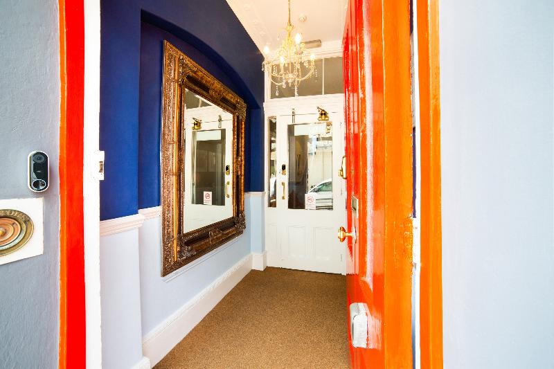 The Strand Hotel - Lobi