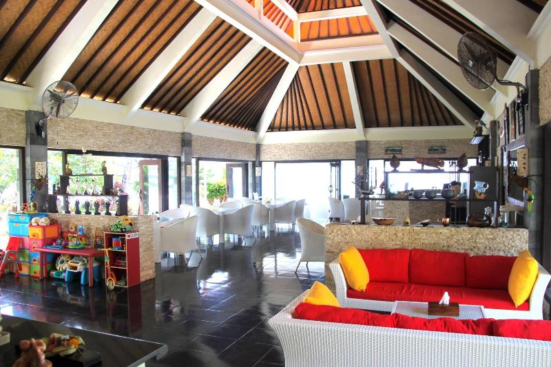 Bondalem Beach Club - Restoran
