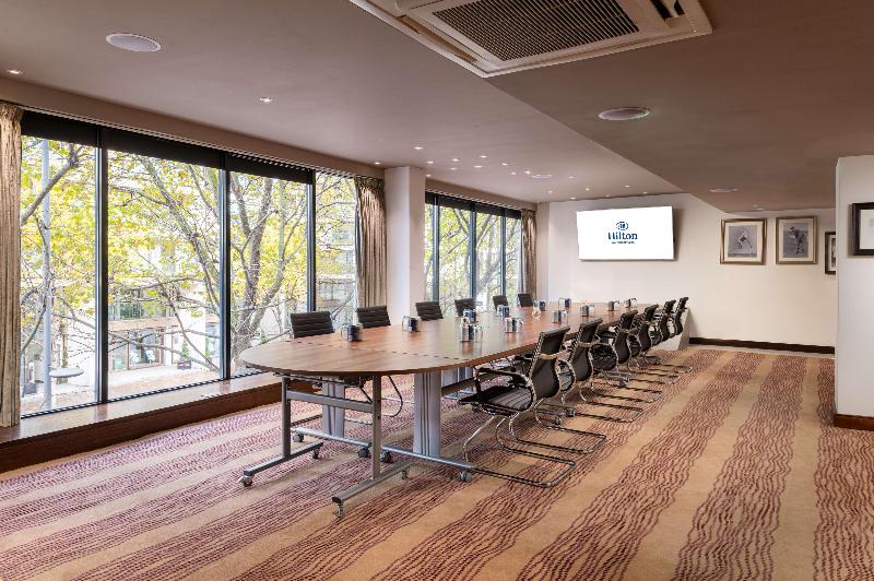 Hilton London Olympia - Genel